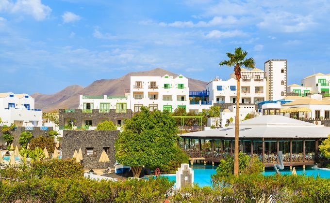 Grace Bay or Long Bay? Explore Affordable Luxury Accommodations in Turks and Caicos